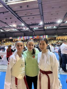 Tekmovalke Shotokan karate kluba Postojna Sara, Lejla in Ivana